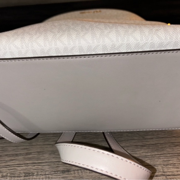 Michael Kors Monogram Leather Backpack New - Picture 4 of 5